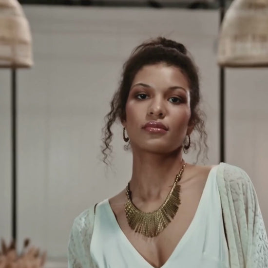 Video showcasing a complete makeup cosmetic set with product details, textures and application shots